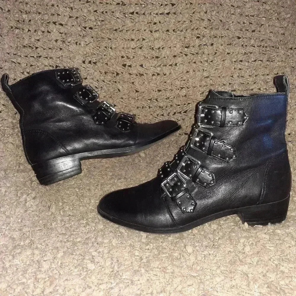 Vince Camuto-Corvina-Black Leather-Studded Buckle-Moto Bootie-Zip-Sz 7-Excellent